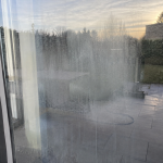 Schmutz oder Glasschaden: Warum bleiben Flecken trotz Fensterreinigung in Hannover sichtbar?