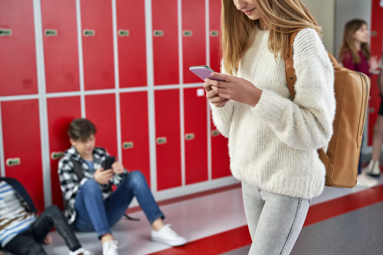 Wenn der Schlüssel verschwindet: Wie digitale Schließfächer den Schulbetrieb verändern